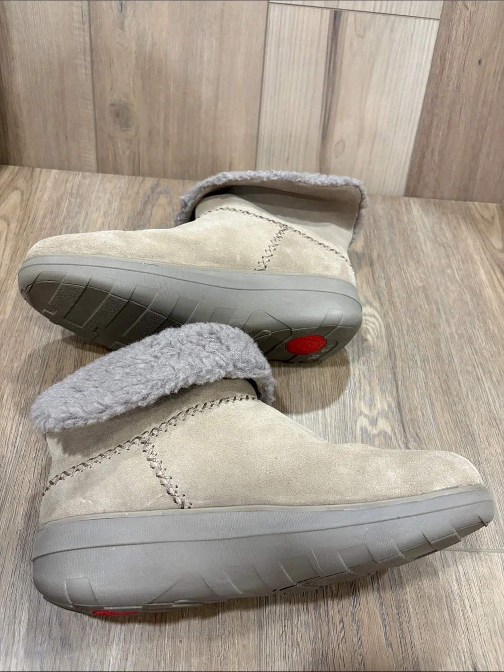 FitFlop Women's Mukluk Shorty III Ankle Boot Shearling Lined Slip On 8.5 Taupe